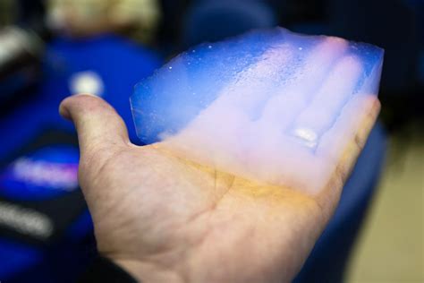  Aerogel! วัสดุพิเศษสุดเบาที่เปลี่ยนโลกการก่อสร้างและอวกาศ!